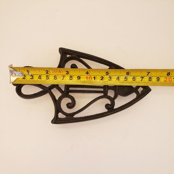 Vintage Cast Iron Footed Trivet - Picture 3 of 7